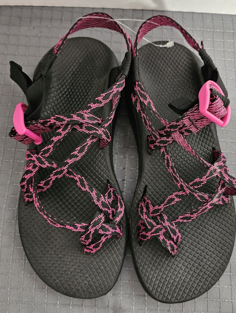 Chaos Women’s Black Sandals with Pink Straps EXCELLENT Size 9 Womens
